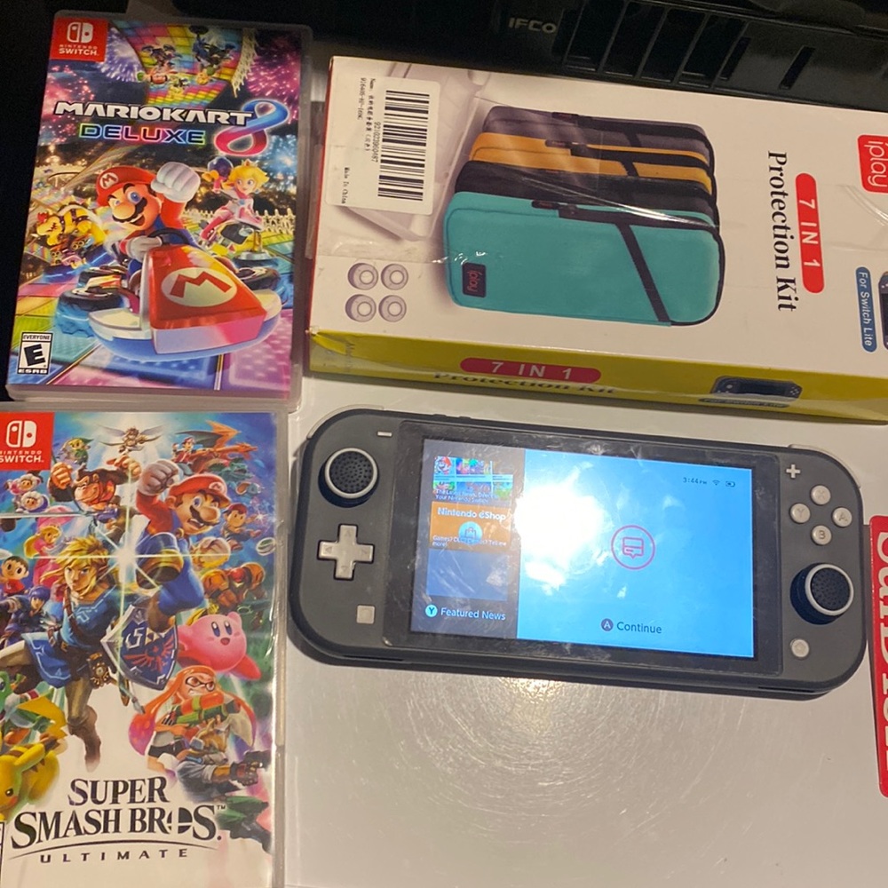 Nintendo switch lite in gray 128GB Mario kart super smash bros
